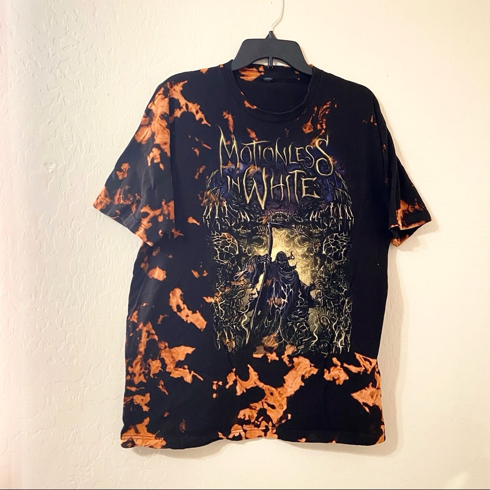 Motionless in white bleached graphic t-shirt